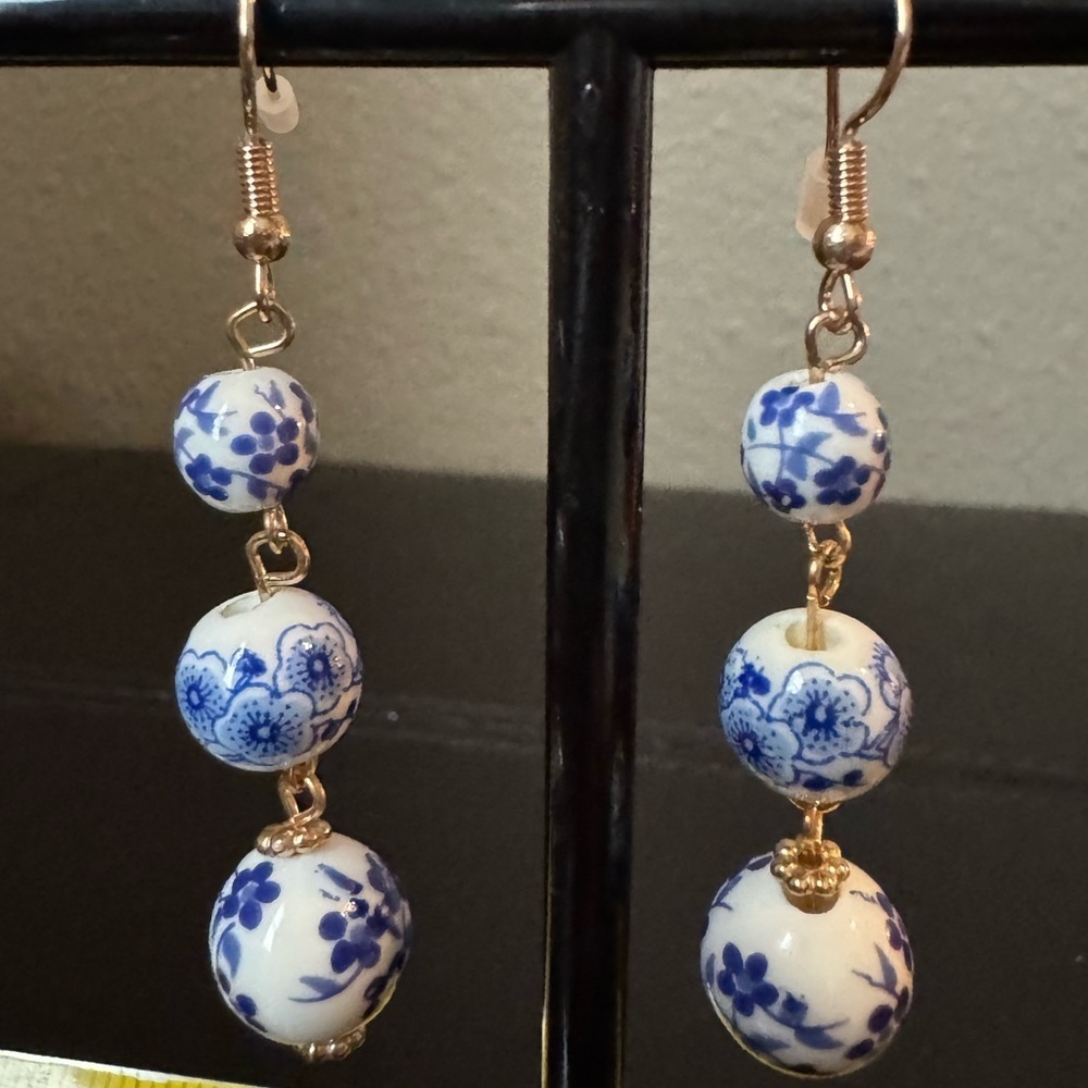 Elegant Blue and White Floral Earrings - Picture 1 of 3